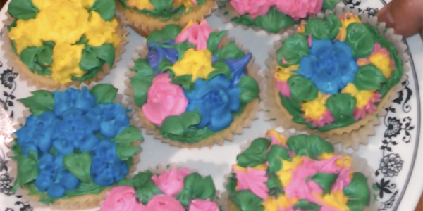 Cupcakes decorated using WEBSUN piping tips